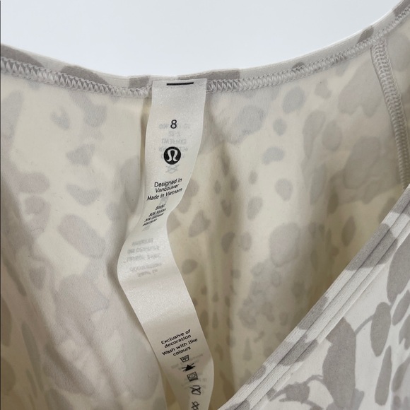 Lululemon Athletica Align Tee Short Sleeve Cheetah Camo Antique White Women 8 - Picture 3 of 6